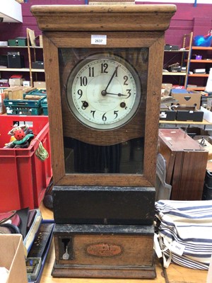 Lot 2637 - Oak cased clocking in clock