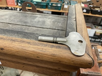Lot 2637 - Oak cased clocking in clock