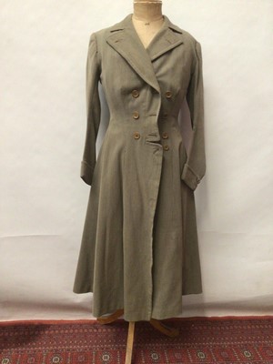 Lot 2094 - C.1920s ladies riding coat, fitted to the waist then flared, long length plus matching breeches/knee length jodhpurs.