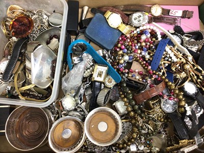 Lot 91 - Large quantity of vintage costume jewellery and bijouterie to include silver and white metal, yellow metal, watches and sundries