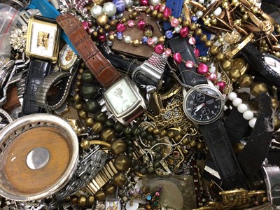 Lot 91 - Large quantity of vintage costume jewellery and bijouterie to include silver and white metal, yellow metal, watches and sundries