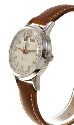 Lot 605 - 1950s gentlemen’s Heuer triple date calendar wristwatch