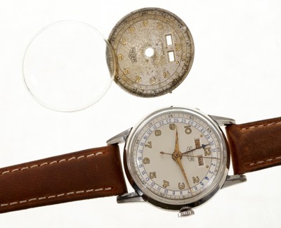 Lot 605 - 1950s gentlemen’s Heuer triple date calendar wristwatch