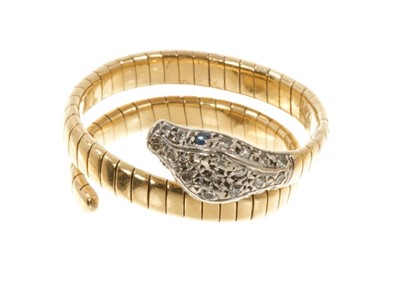 Lot 462 - Antique style 18ct gold snake ring
