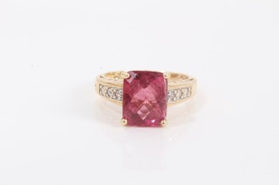 Lot 466 - Pink tourmaline and diamond ring in 14ct gold setting. Tourmaline 3.7cts