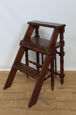 Lot 77 - Good quality set of oak library steps with spindle back and bobbin turned legs, 45cm wide, 95.5cm high