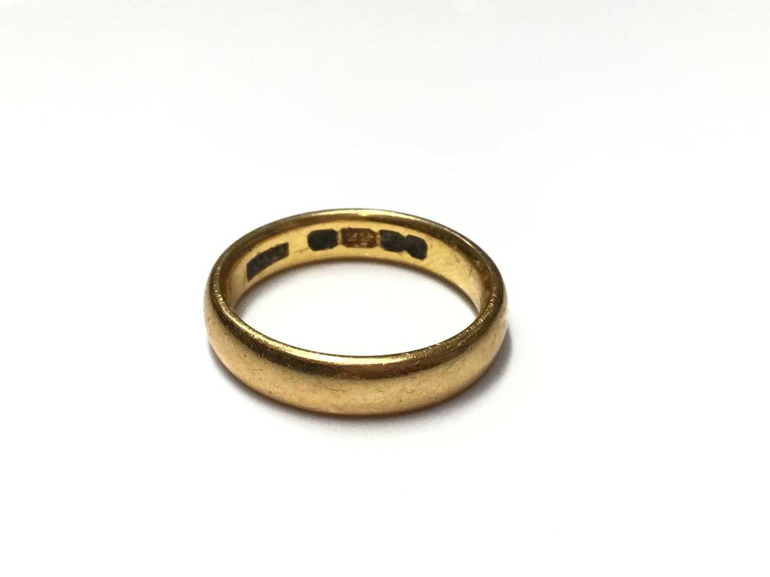 Lot 53 - 22ct gold wedding ring