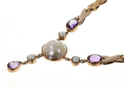 Lot 519 - 9ct gold necklace with mabé pearls and amethysts on cross link chain