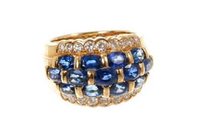 Lot 553 - Sapphire and diamond ring