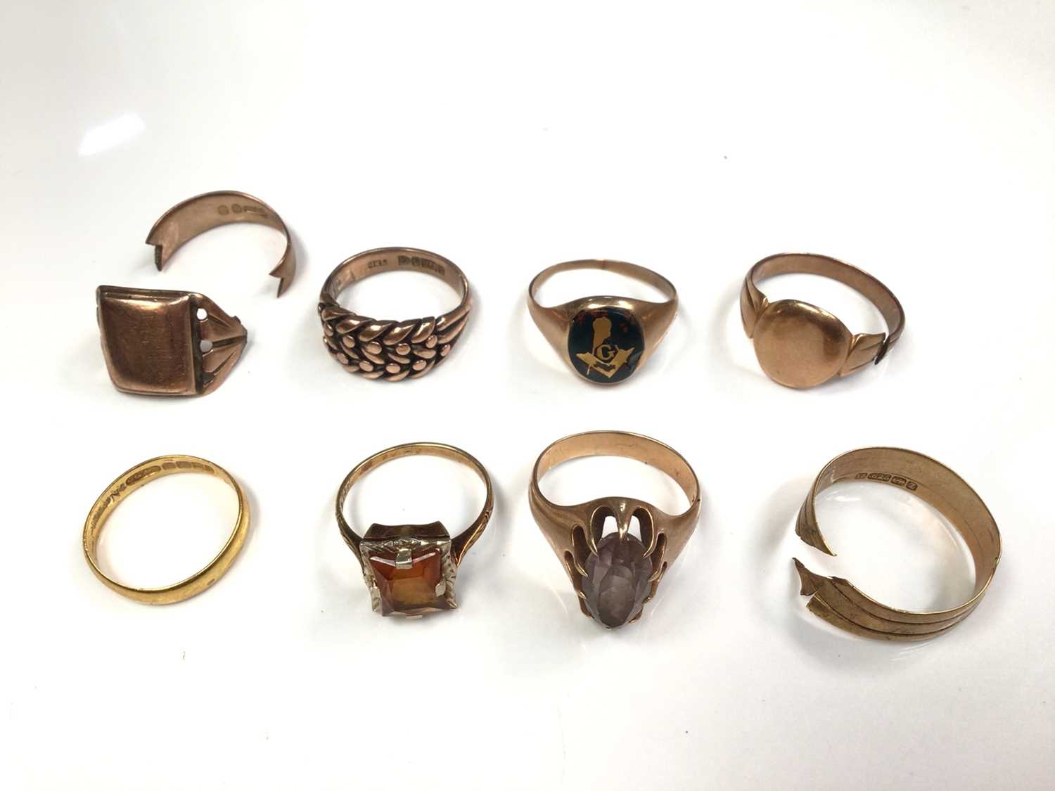 Lot 101 - 22ct gold wedding ring, 15ct gold ring, two 14ct gold gem set dress rings, two 9ct gold rings, Masonic signet ring stamped 10k and one other signet ring (8)