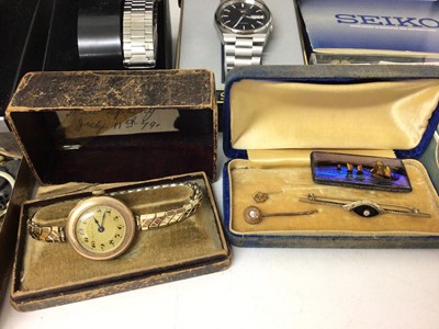 Lot 103 - 1920s ladies 9ct gold cased wristwatch, gold bar brooch, vintage costume jewellery and wristwatches