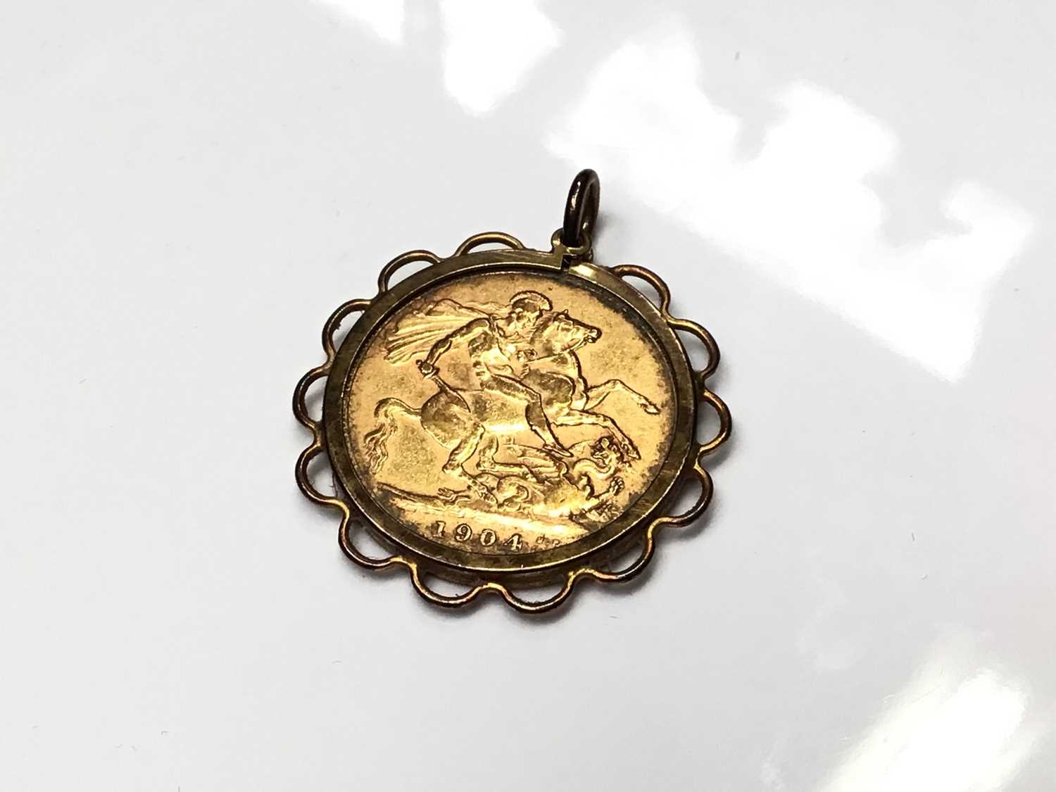 Lot 86 - Edward VII gold full sovereign, 1904, in 9ct gold pendant mount