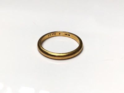 Lot 87 - 22ct gold wedding ring