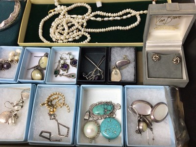 Lot 90 - Group of silver and costume jewellery