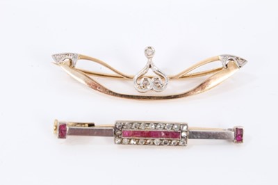 Lot 550 - Two Edwardian diamond brooches