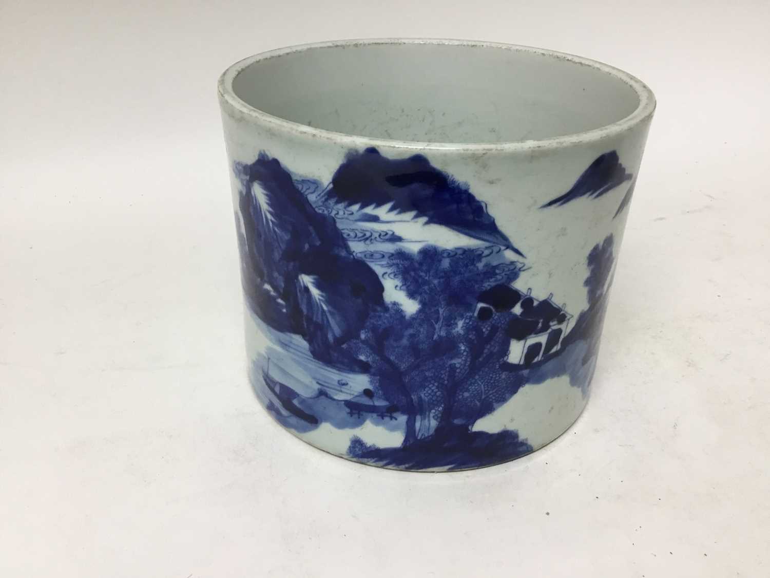 Lot 164 - Chinese blue and white brush pot