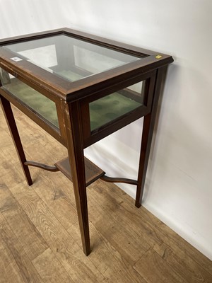 Lot 140 - Edwardian-style reproduction inlaid maohgany bijouterie table
