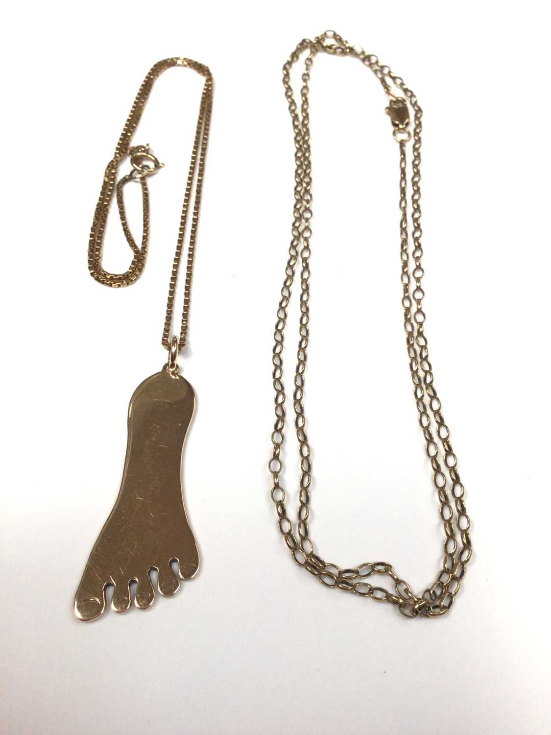 Lot 129 - 9ct gold foot shaped pendant on chain and one other 9ct gold chain