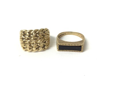 Lot 130 - 9ct gold knot ring and 9ct gold black onyx ring