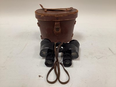 Lot 2448 - Pair of M9 6x30 binocular in case, by the Universal Camera Corp. New York, U.S.A.