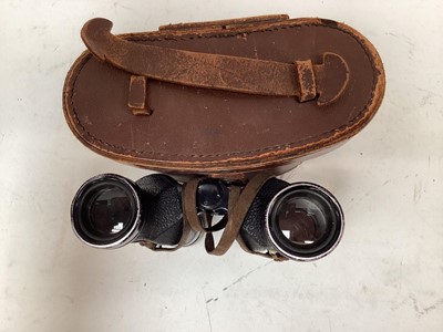 Lot 2448 - Pair of M9 6x30 binocular in case, by the Universal Camera Corp. New York, U.S.A.