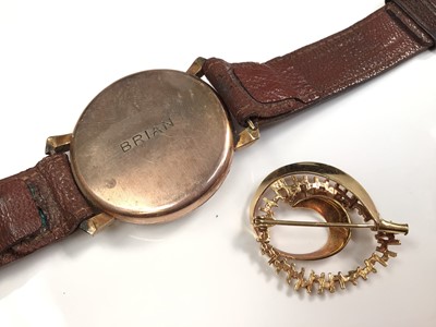 Lot 143 - Vintage Majex 9ct gold cased wristwatch on brown leather strap and 9ct gold abstract swirl brooch