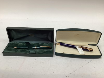 Lot 2454 - Box of pens, mostly Parker and Sheaffer fountain pens