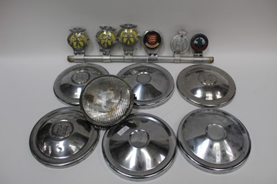 Lot 2046 - Group of chrome vintage car hub caps including Morris Minor together with AA, RAC and other car grill badges.