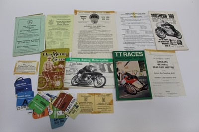 Lot 1998 - Collection of 1960s and 70s Snetterton, Brands Hatch, Lydden and other paddock and competitor passes, together with related programmes and ephemera.