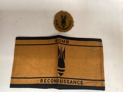 Lot 712 - Scarce Second World War ARP Bomb Reconnaissance cloth arm band together with a cloth badge. 
Provenance: Believed to formerly belong to Edward G. Perry who served as an Air Raid Warden in Clacton o...