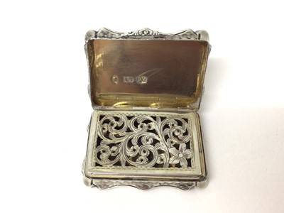 Lot 172 - Victorian silver vinaigrette with shaped border and engine turned decoration (Birmingham 1853) 4cm