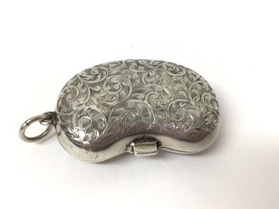 Lot 178 - Edwardian silver kidney-shaped double sovereign case with engraved floral decoration (Birmingham 1911) approx 5 cm