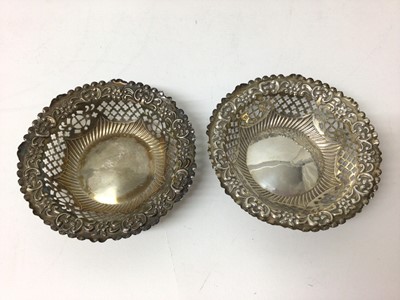 Lot 194 - Silver comport, silver toast rack, pair silver bon bon dishes and sundry silver (10)