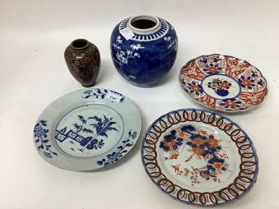 Lot 1197 - Eighteenth century Chinese export blue and white plate, 23cm diameter, together with a blue and white Hawthorn pattern ginger jar, 16.5cm high and other items