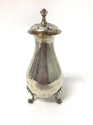 Lot 199 - Georgian-style silver sugar castor of waisted form raised on three scroll feet (London 1907, Lee & Wigfull),17 cm