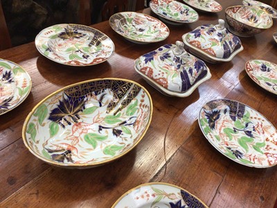 Lot 146 - Early 19th century part service of thumb and finger Japan pattern porcelain, unmarked but possibly Worcester, 16 pieces in total