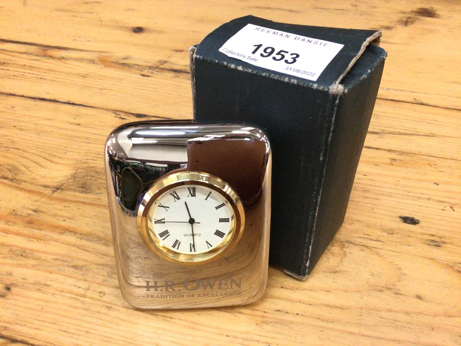 Range Rover Clock Set Lot 1953 - Range Rover interest- H.R. Owen