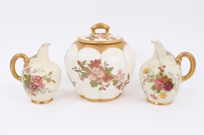 Lot 109 - Three early 20th century blush ivory Worcester pieces
