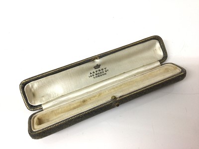 Lot 247 - Good quality Ladies  Asprey diamond-banded cigarette holder