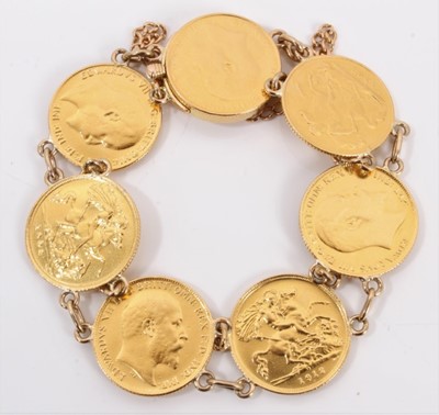 Lot 565 - Gold bracelet set with seven half sovereigns