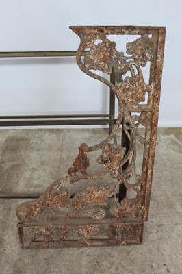 Lot 192 - Pair of antique cast iron brackets, wrought iron garden chair (lacking slats) and a brass coffee table frame (4)