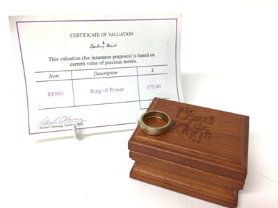 Lot 254 - Lord of the Rings Danbury Mint 9ct gold ring, boxed with certificate.