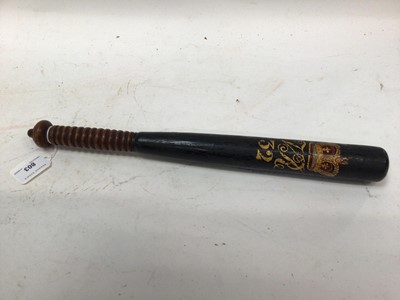 Lot 803 - Victorian painted Police truncheon decorated with crowned VR and '32' 42 cm