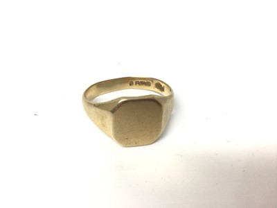 Lot 244 - Gold 9ct signet ring