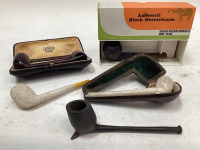 Lot 2620 - Collection of assorted pipes, together with two spotting scopes (1 box)