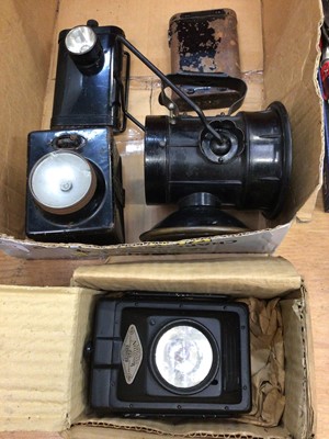 Lot 2632 - New old stock Smiths The Wootton Lantern in original box, together with four other vintage lanterns / lamps (5)