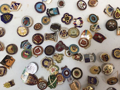 Lot 2697 - Large collection of enamel bowling badges and other badges (2 boxes)