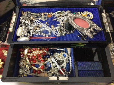 Lot 272 - Large collection of assorted costume jewellery
