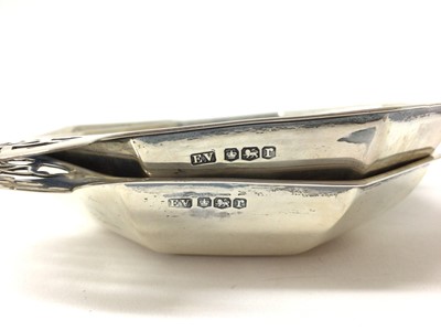 Lot 276 - Pair of George V silver dishes of octagonal form with pierced handles, (Sheffield 1934), maker Viners, all at 6ozs