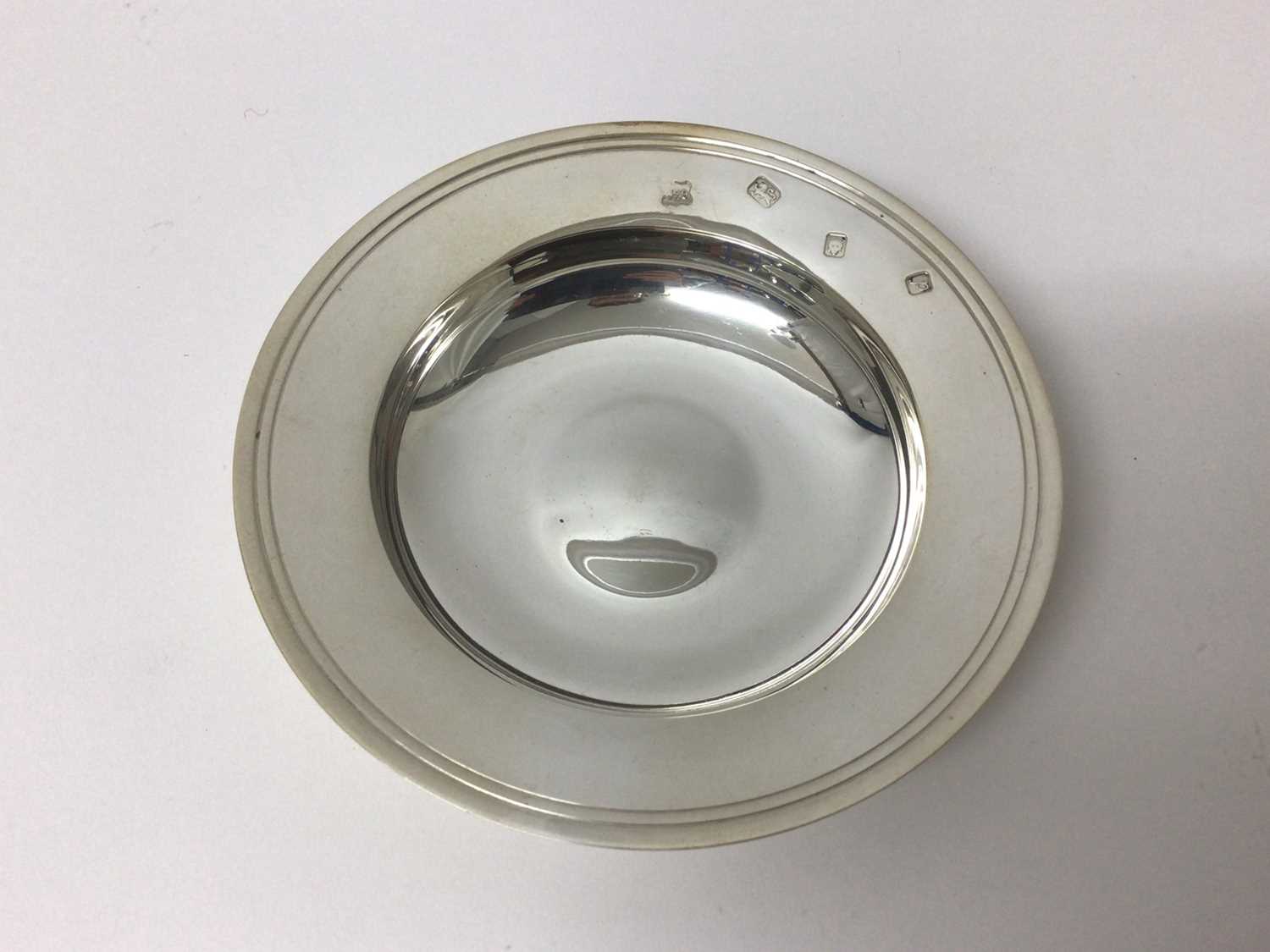Lot 104 - Contemporary silver Armada dish, 15cm diameter (London 1970)